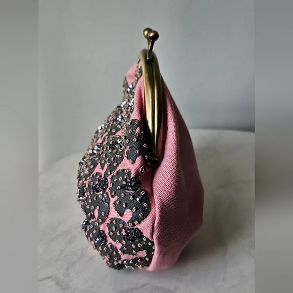 ANTHROPOLOGIE IPA-NIMA Elephant 

Kiss Lock Women's Beaded Pink Clutch Wallet - Picture 9 of 14